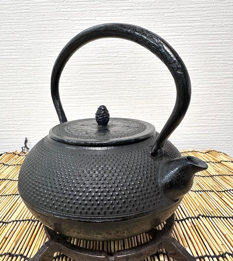 未使用品、供箱、付属品付　南部盛榮堂OIGEN造　算玉アラレ　南部鉄瓶　南部鉄器