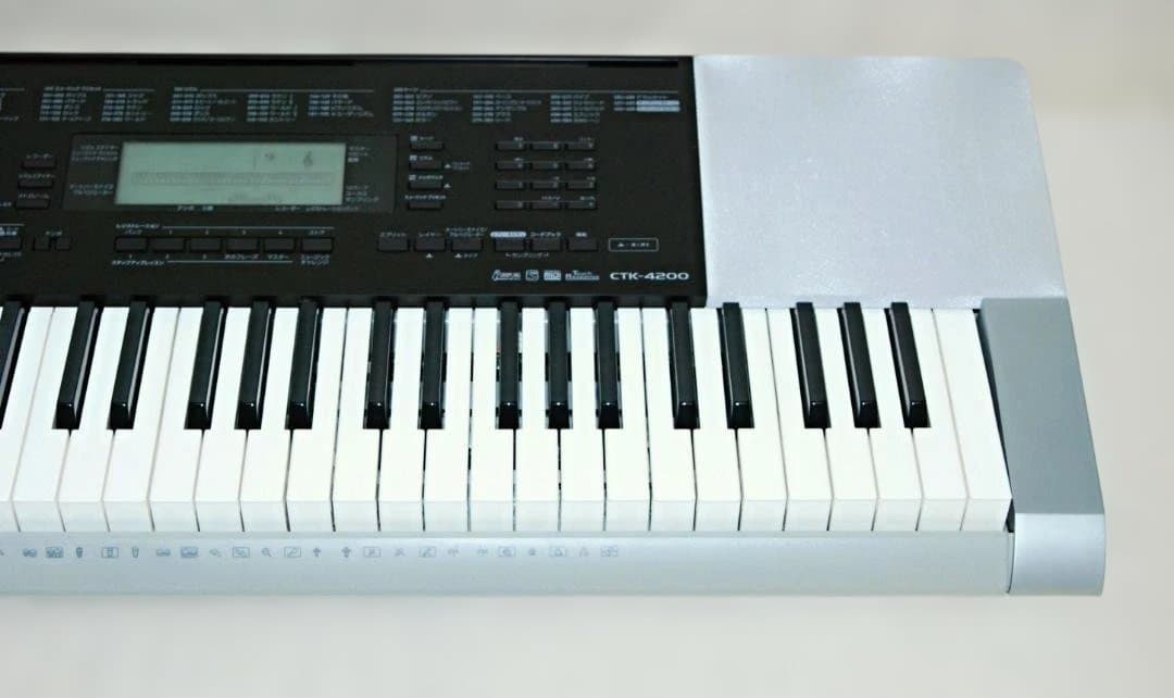 CASIO 電子キーボード 電子ピアノ CTK-4200 61鍵盤 シルバー