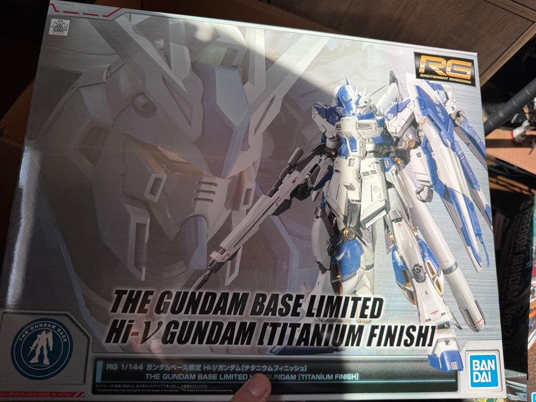 ガンダムベース限定 Hi-νガンダム RG チタニウムフィニッシュ