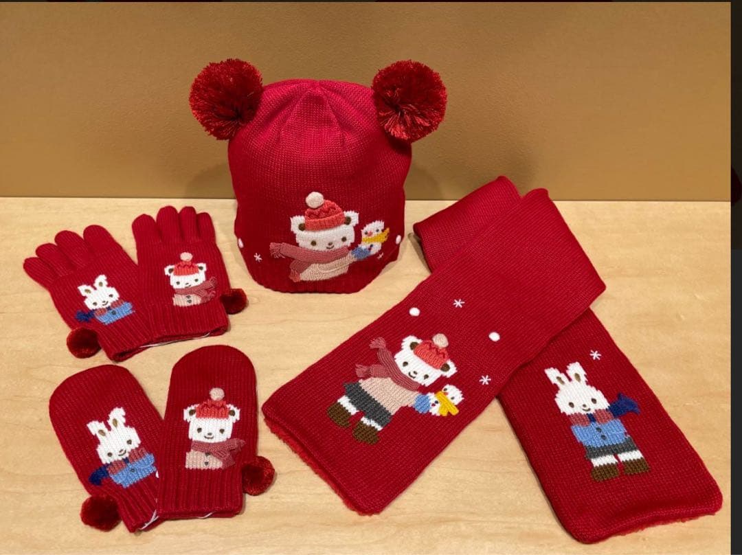 新品未使用　ファミリア　familiar クマ耳付きニット帽　赤　ファミちゃん