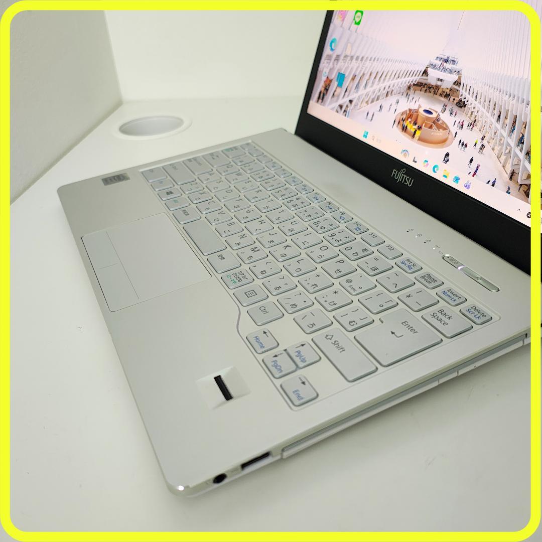 白　新品SSD256GB　薄型軽量⭐️windows11　ノートパソコン　761