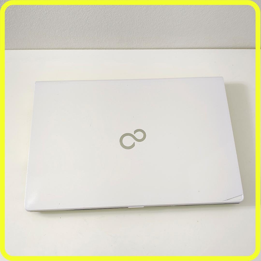 白　新品SSD256GB　薄型軽量⭐️windows11　ノートパソコン　761