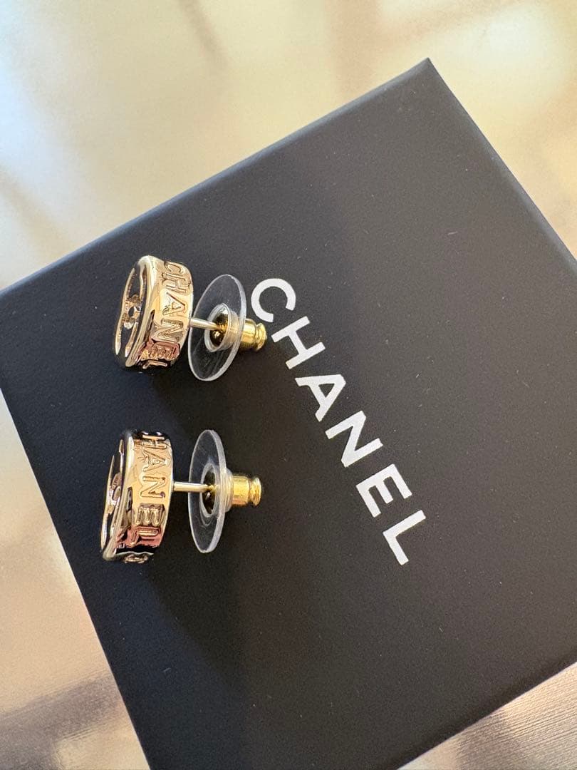 最終値下げ！美品CHANELピアス サークルボタン メタル CCマーク