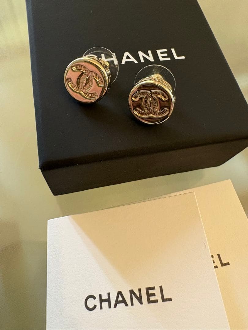 最終値下げ！美品CHANELピアス サークルボタン メタル CCマーク