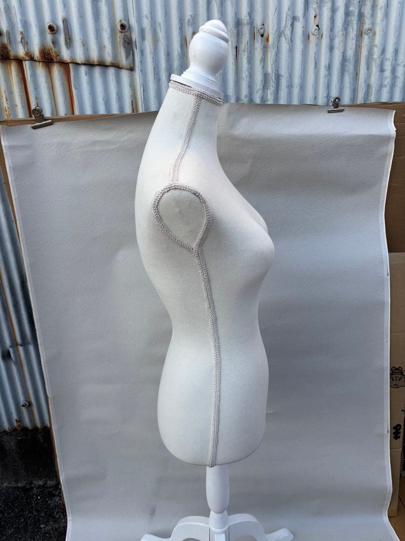 アンティーク なエレガントなトルソー　ボディー　マネキン女性用中型 ホワイト
