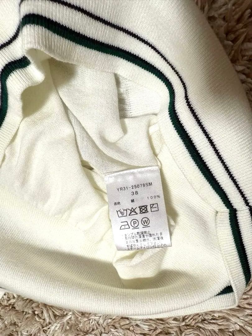 yori ミニフリルポロニット