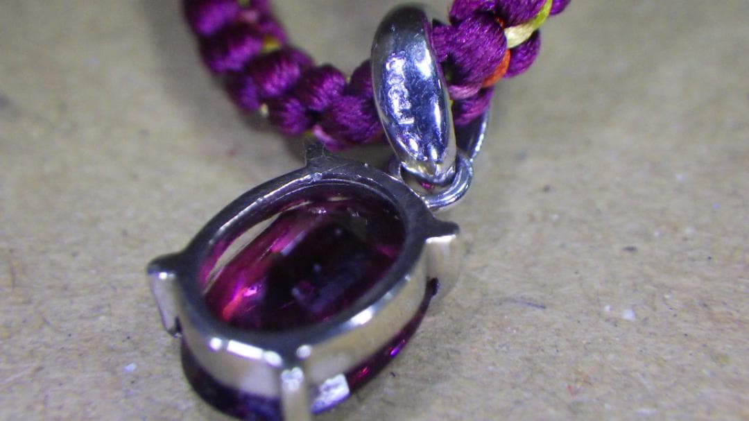 プラチナ pt900刻印 ガーネットのペンダント 3ｇ