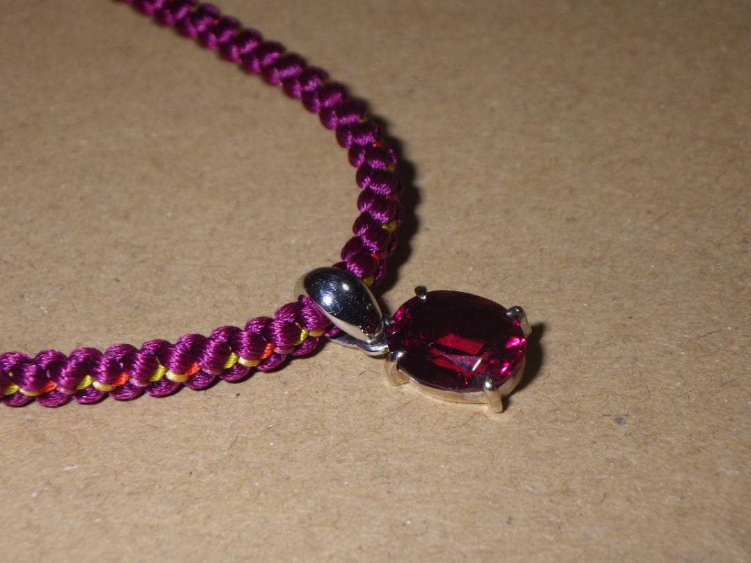 プラチナ pt900刻印 ガーネットのペンダント 3ｇ