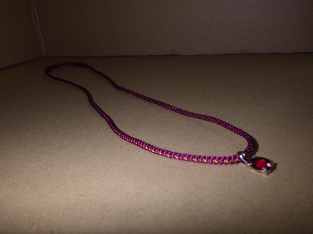 プラチナ pt900刻印 ガーネットのペンダント 3ｇ