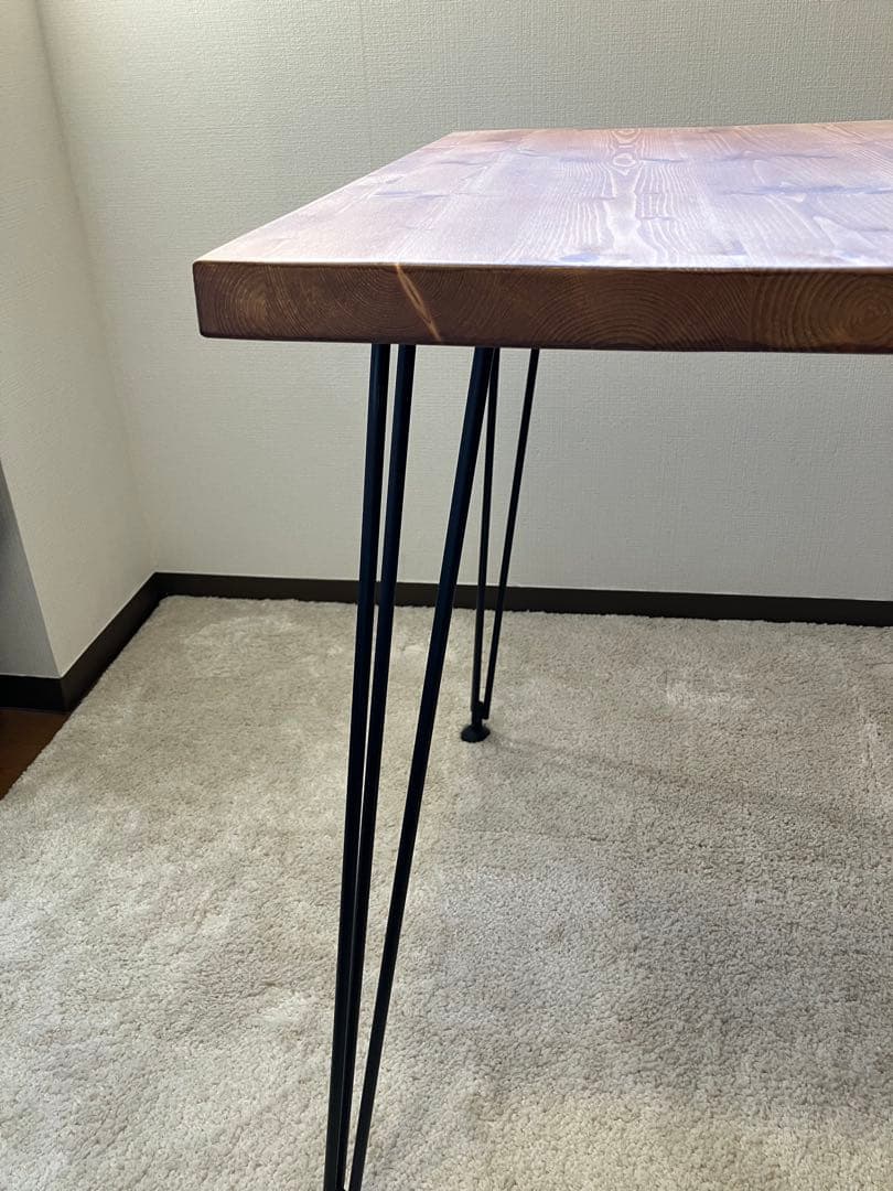 ブラウン木製正方形テーブル