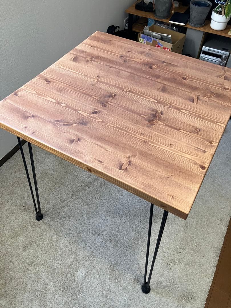 ブラウン木製正方形テーブル