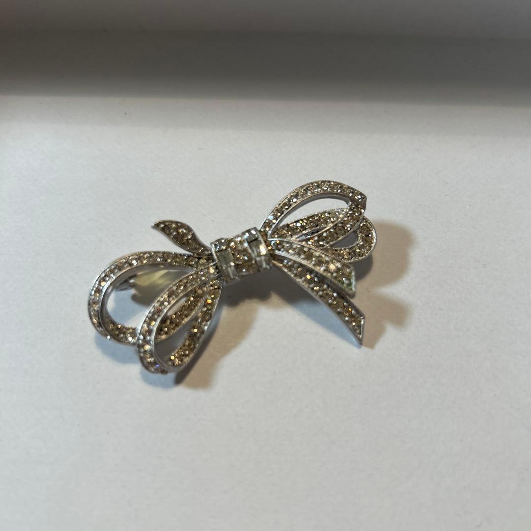 フォクシー　リボン型ブローチ