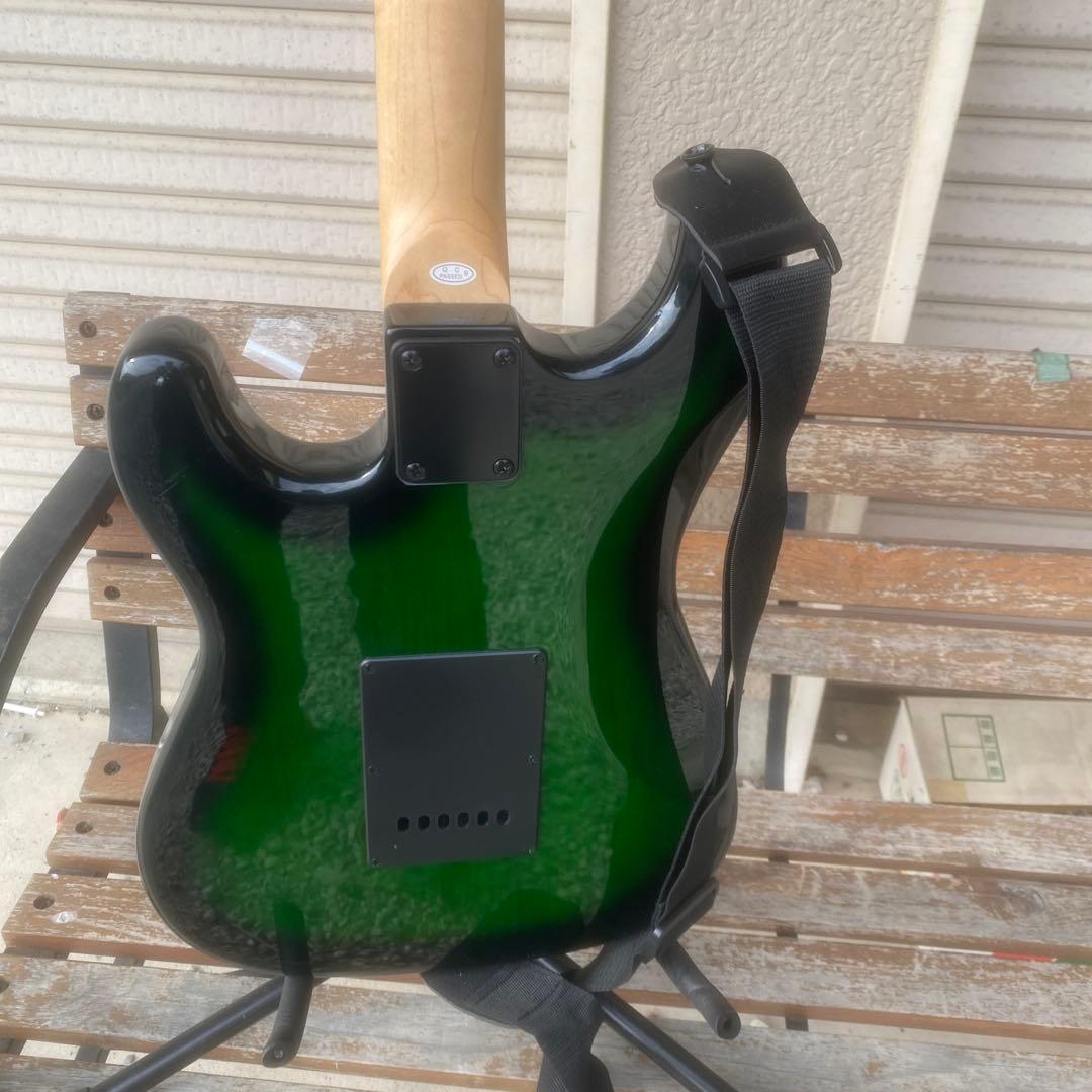SELDERストラトキャスターモデル　レアなグリーン& ブラック