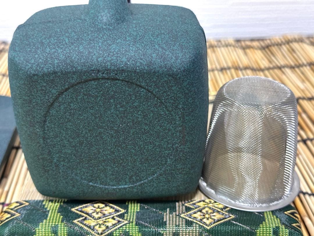 菊地保寿堂奥山清行デザインティーポットよほうＳ　鉄瓶敷きおりがみ　南部鉄瓶