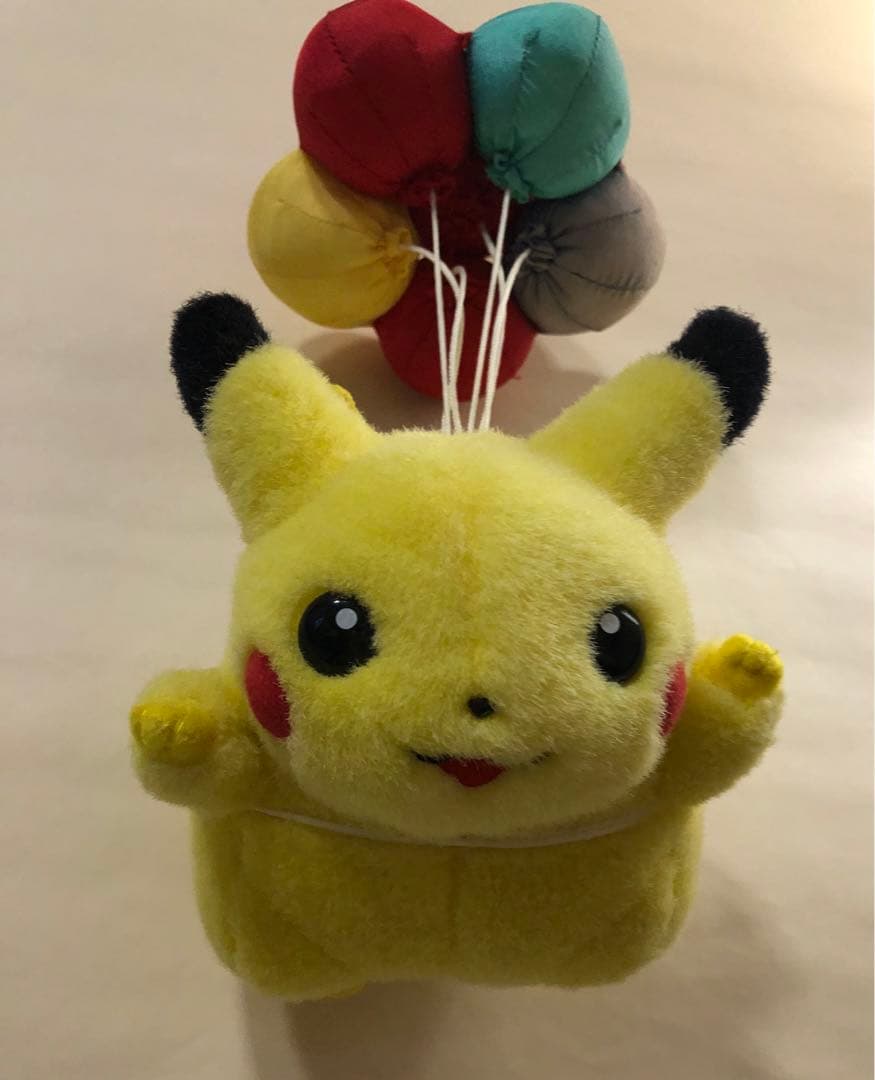 そらとぶピカチュウ　初期のぬいぐるみ TOMY