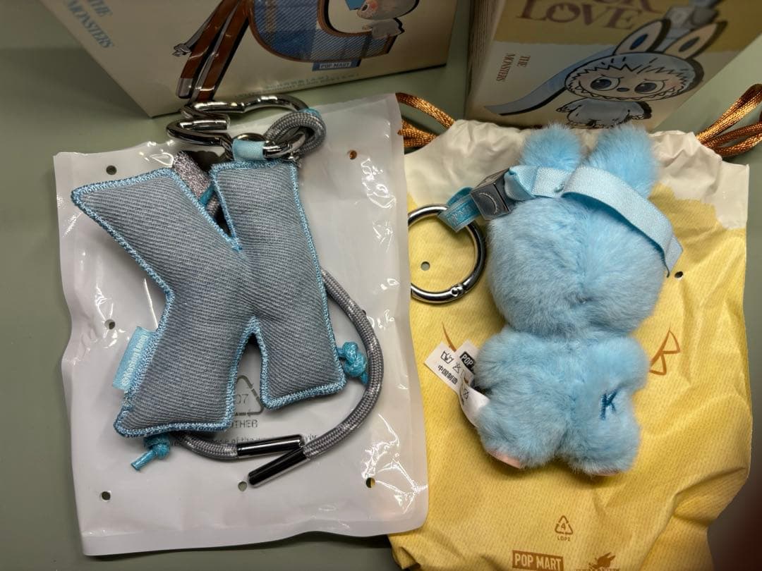 LABUBU PIN FOR LOVEイニシャル チャーム K 2点セット