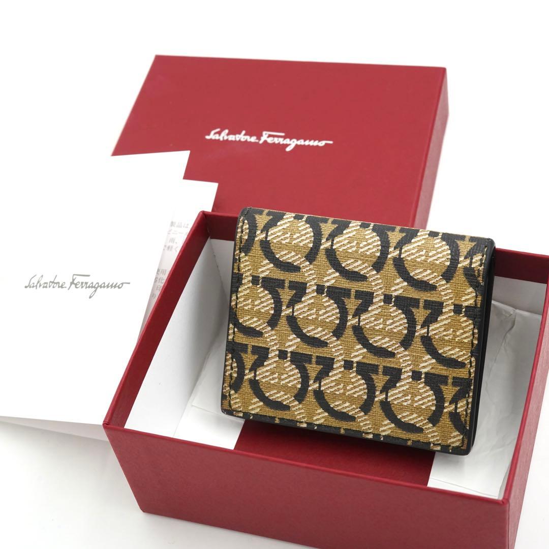 ✨未使用に近い・箱付き✨　Ferragamo ケース　ガンチーニ　刻印