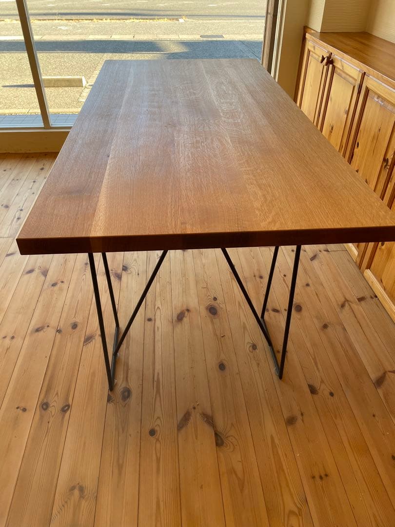ホワイトオーク無垢板ダイニングテーブル　オイル仕上げ　アイアン脚