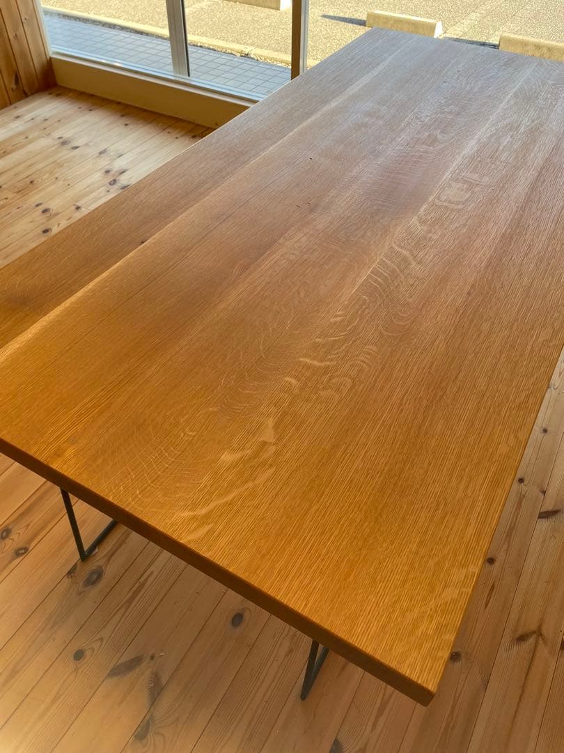 ホワイトオーク無垢板ダイニングテーブル　オイル仕上げ　アイアン脚