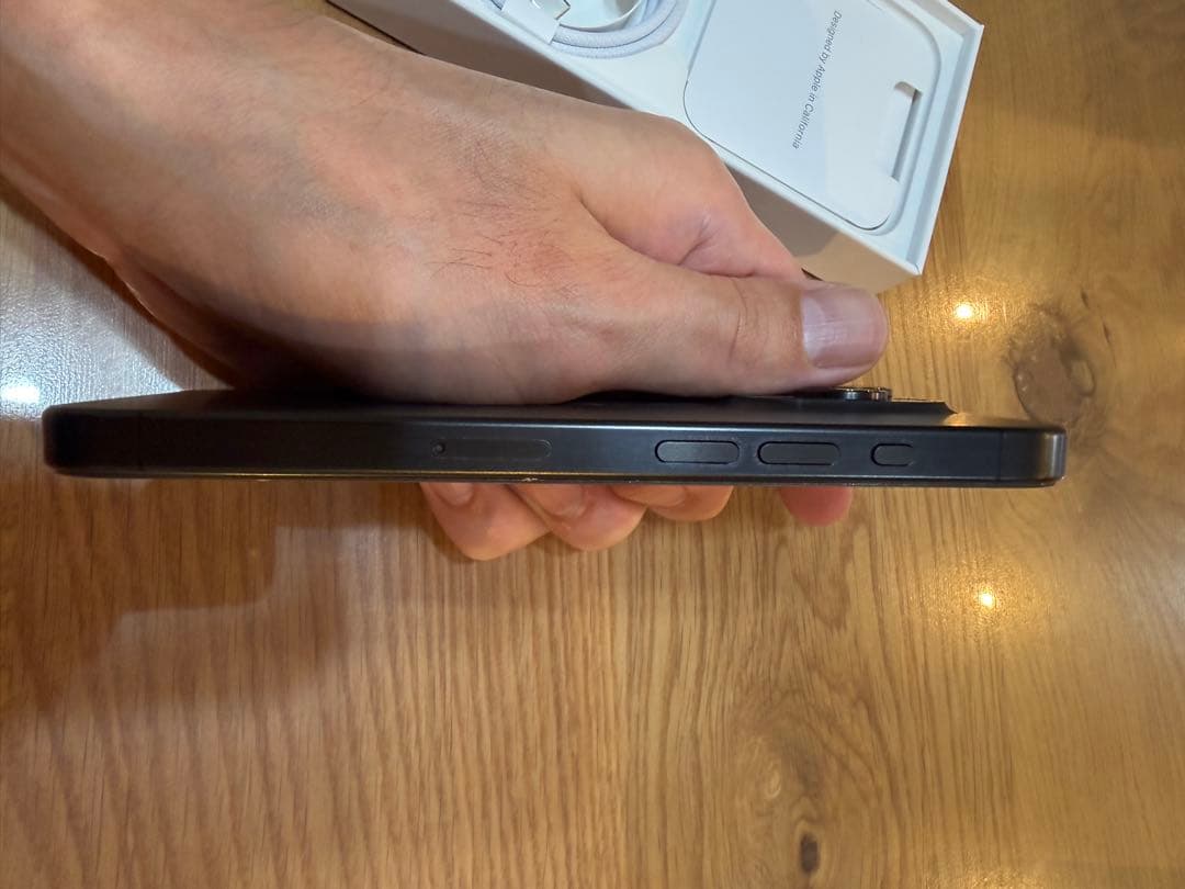 [美品] iPhone 15 Pro ブラック 256GB simフリー