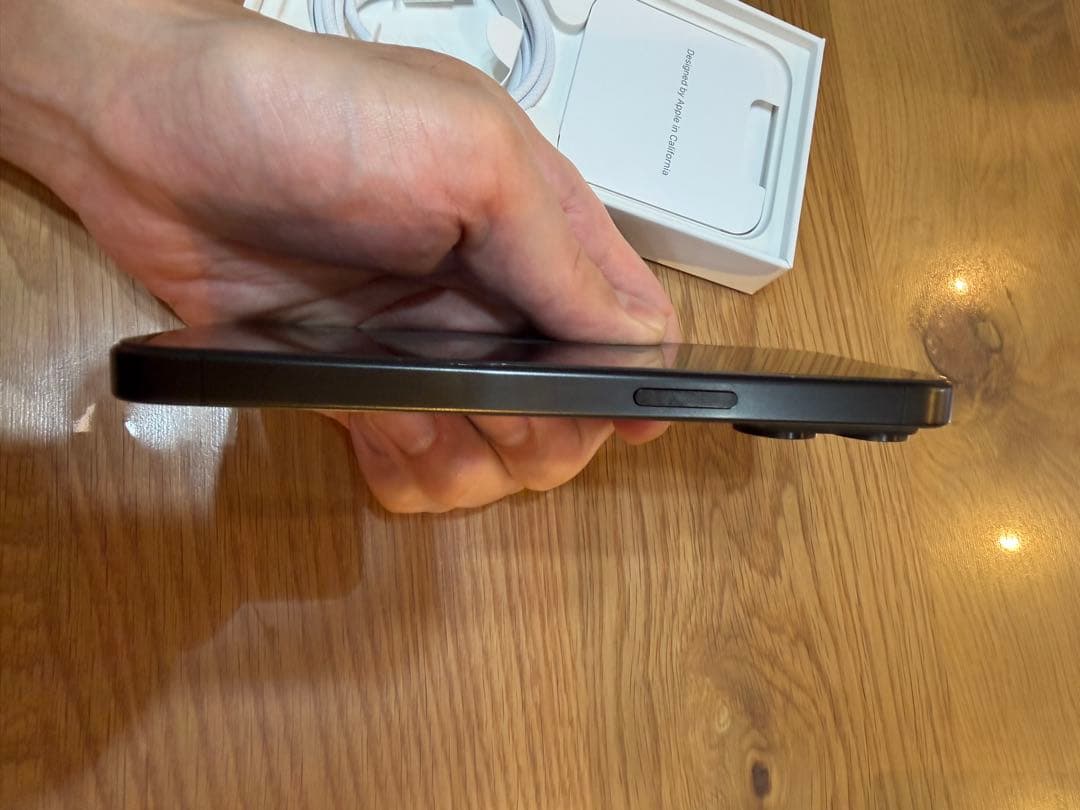 [美品] iPhone 15 Pro ブラック 256GB simフリー