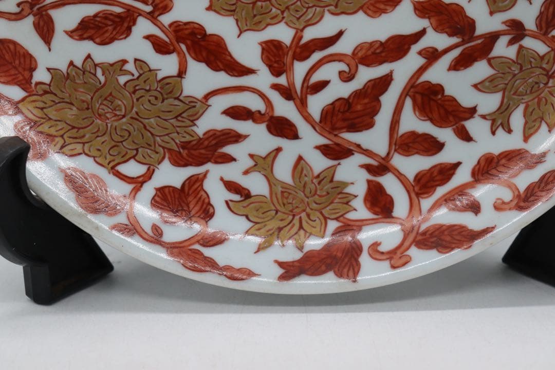 中国　紅釉金彩花卉紋大皿　大明嘉靖年製銘　送料込み250705