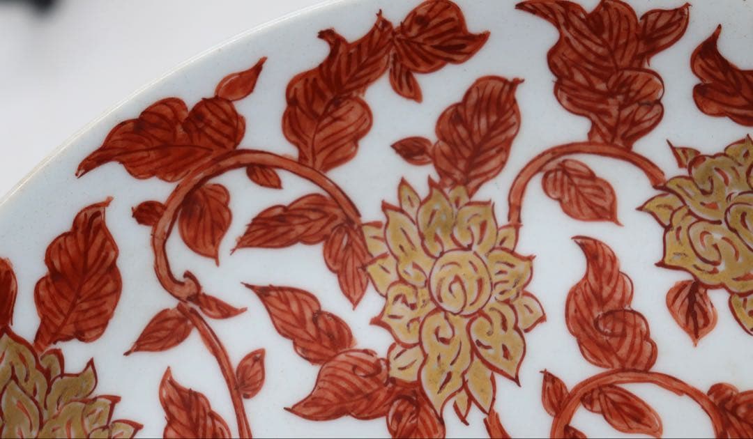 中国　紅釉金彩花卉紋大皿　大明嘉靖年製銘　送料込み250705