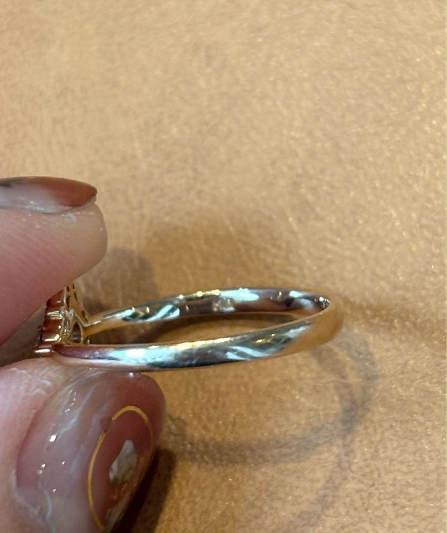 ゴールド ダイヤ型リング