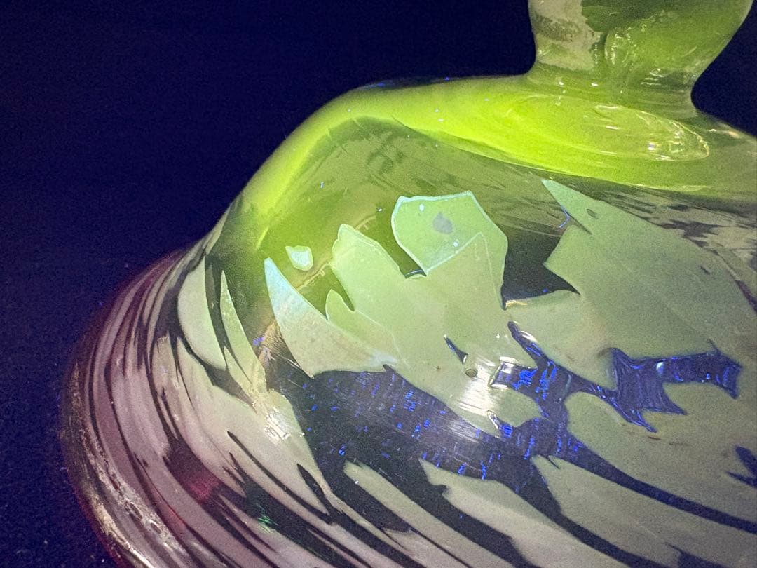 大正ガラス　和ガラス　ウランガラス 桃色乳白雪模様透かし