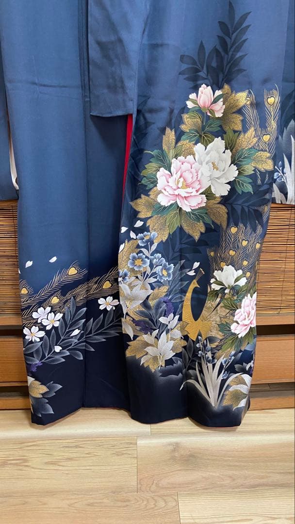 振袖濃紺 花柄と金箔の孔雀柄振袖長襦袢付きH102