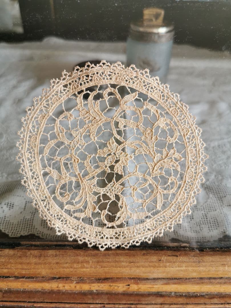 アンティーク イタリア ヴェニス ブラーノレース セピア パチネ 草花紋ドイリー