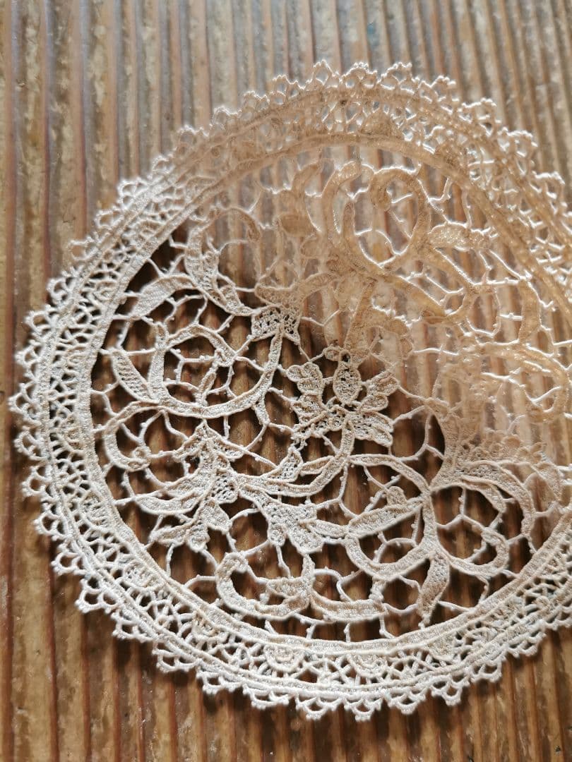 アンティーク イタリア ヴェニス ブラーノレース セピア パチネ 草花紋ドイリー