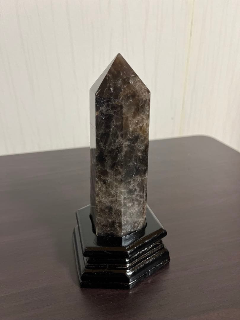 超希少　純天然黒水晶　モリオン鉱石六角柱　台座付き