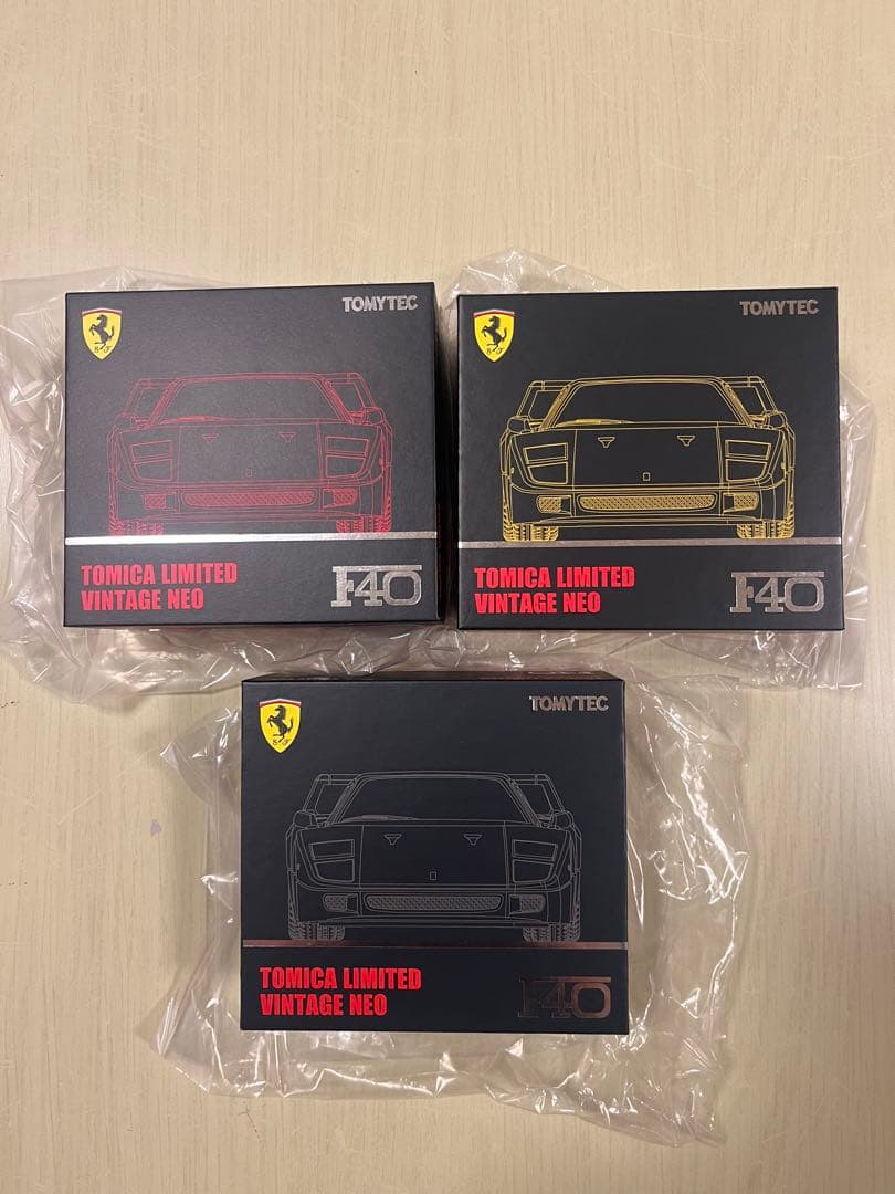 トミカリミテッドヴィンテージネオ　フェラーリF40 3色セット