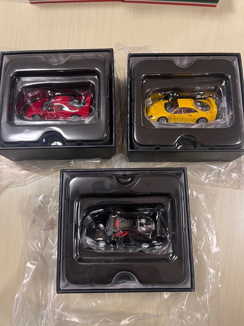 トミカリミテッドヴィンテージネオ　フェラーリF40 3色セット