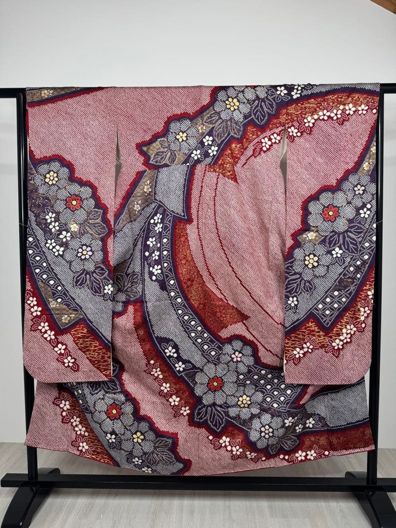 正絹絞り振袖 赤紫花柄　身丈155cm