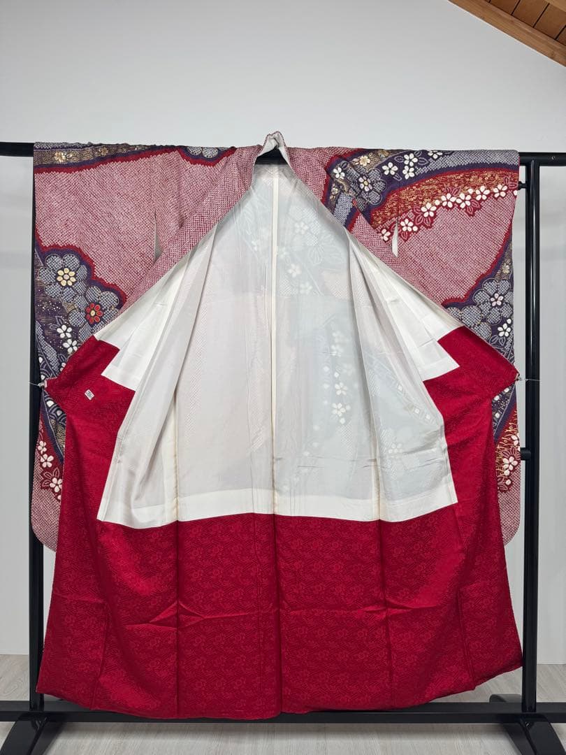 正絹絞り振袖 赤紫花柄　身丈155cm