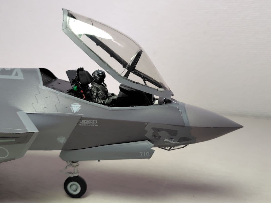 タミヤ F-35A 1/48スケール プラモデル完成品