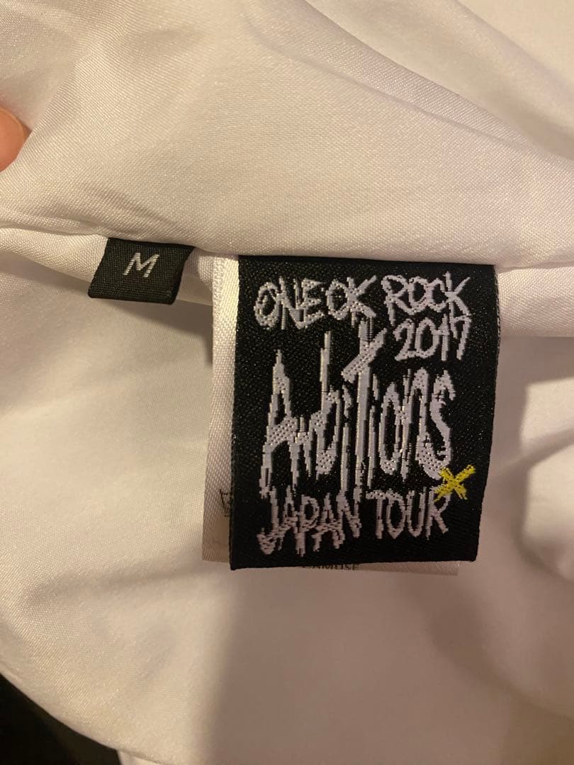 【現在最安値】ONE OK ROCK MA-1 ジャケット メタルバッジ付き