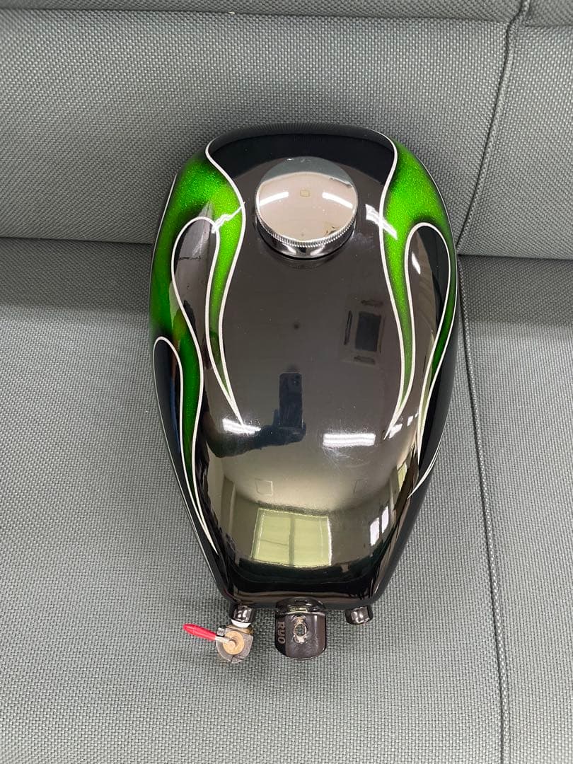 ピーナッツタンク　ハーレー　タンク　ガソリンタンク　バイクタンク