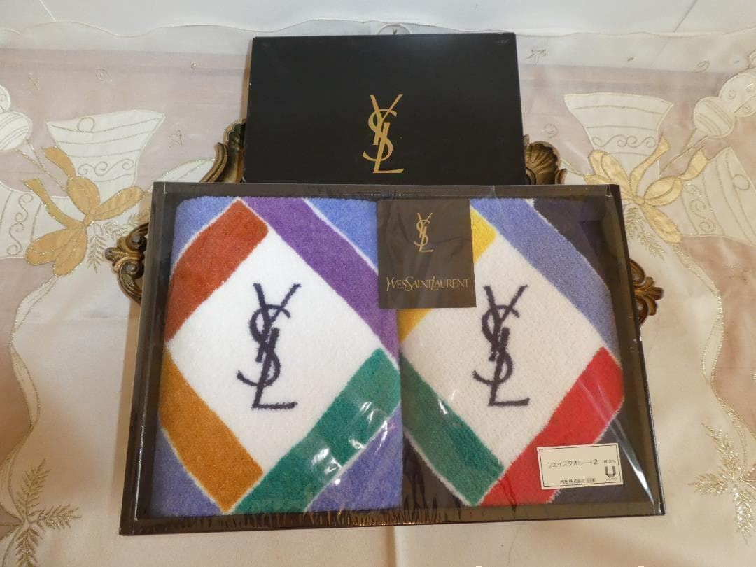 メルカリ便♡イヴサンローラン♡レトロ　フェイスタオル　ロゴ