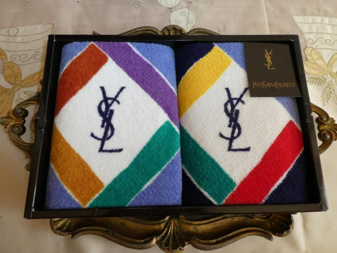 メルカリ便♡イヴサンローラン♡レトロ　フェイスタオル　ロゴ