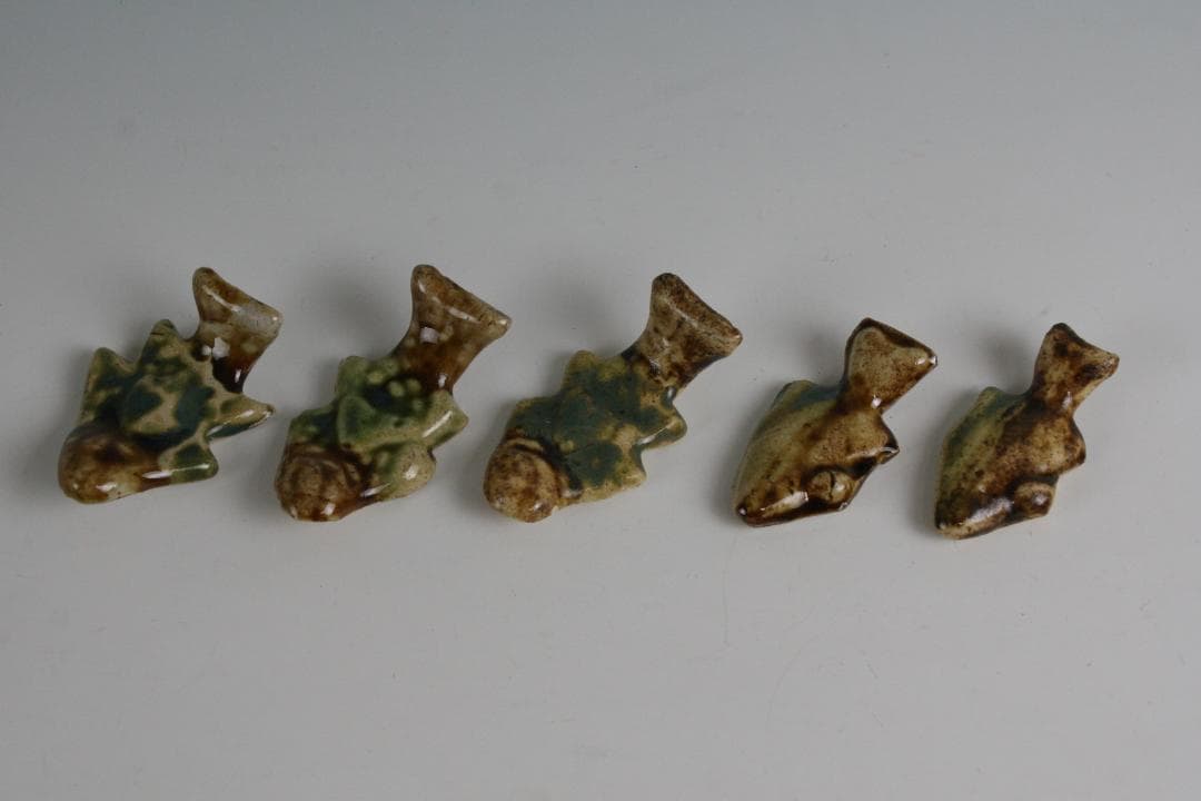 壺屋焼 人間国宝 金城次郎 作　魚形箸置き（５客）