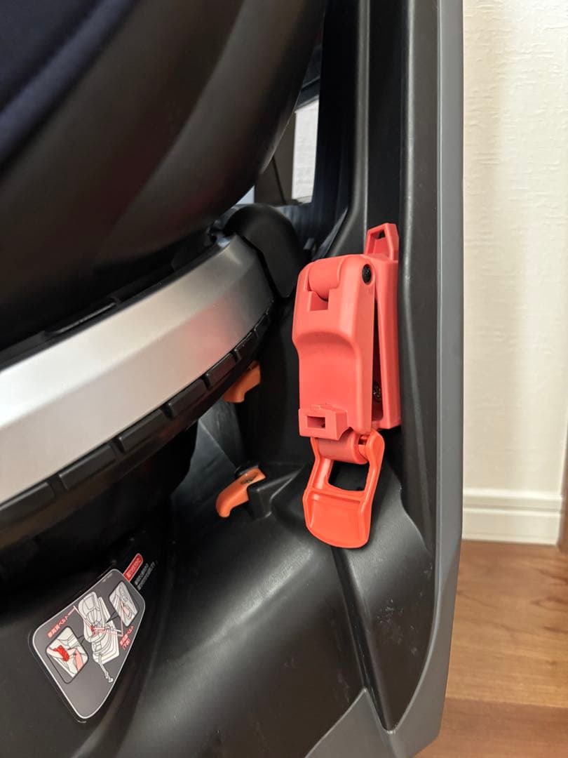 美品　Combi 車用チャイルドシート ネイビー