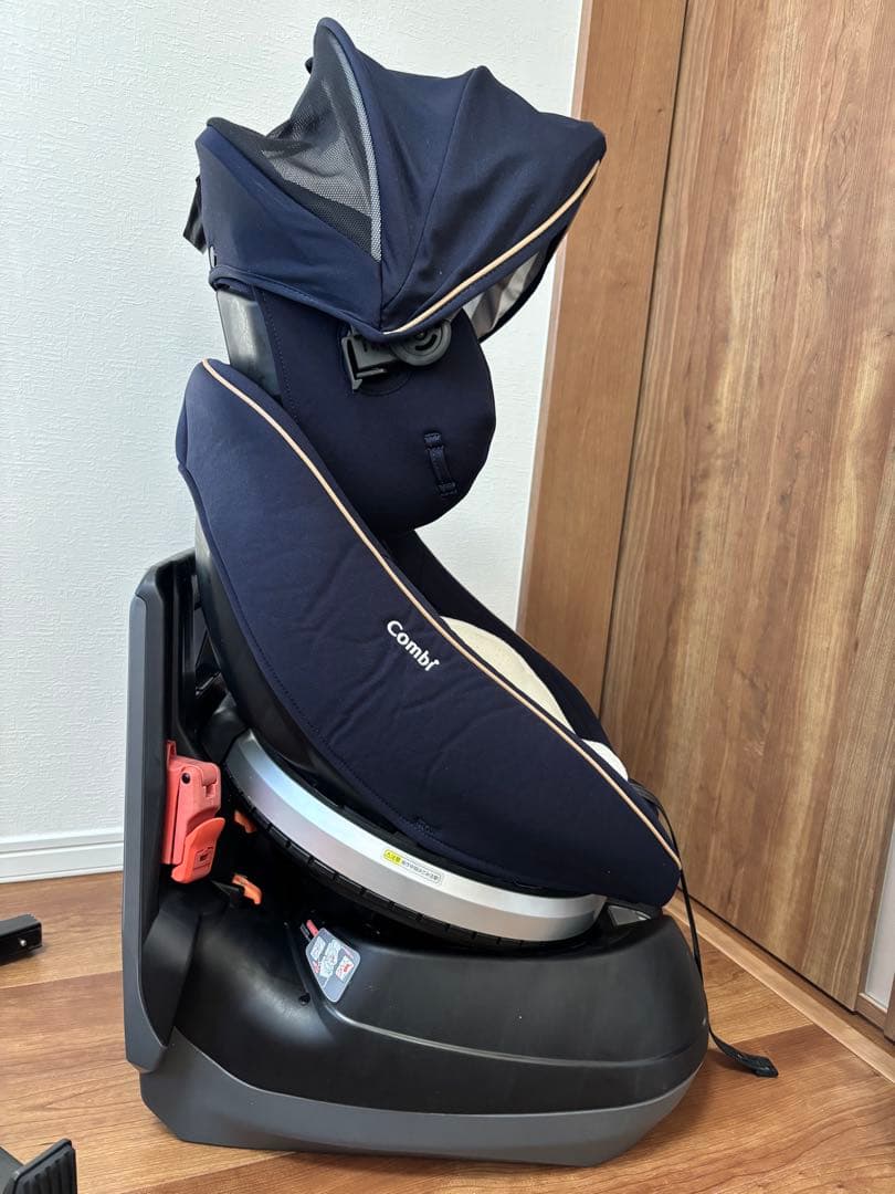 美品　Combi 車用チャイルドシート ネイビー
