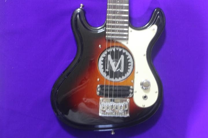 モズライト ミニ エレキギター ケース付き ★中古難有り（内蔵アンプ不良）