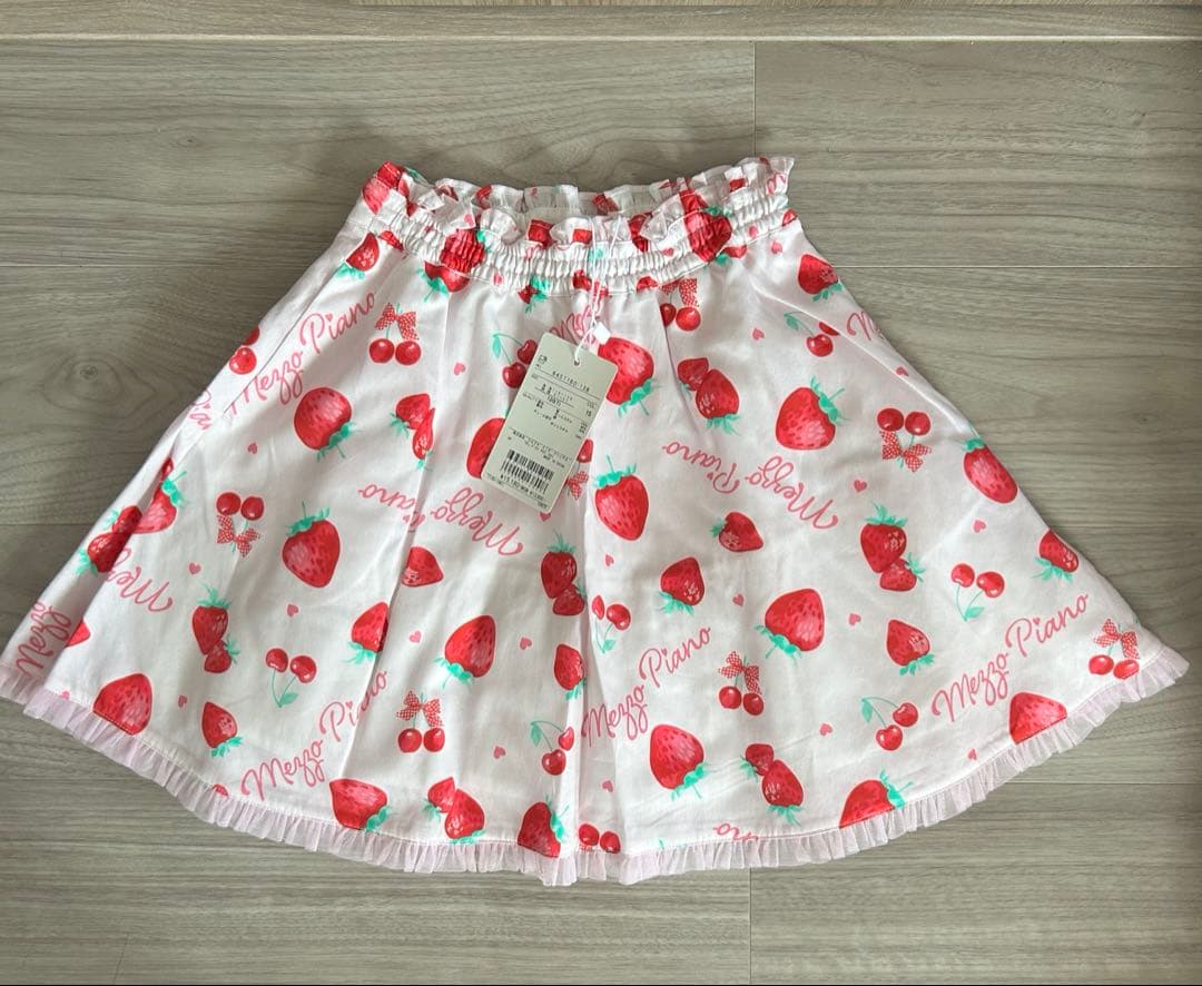 メゾピアノ　mezzo piano いちごTシャツ、スカートセット♡