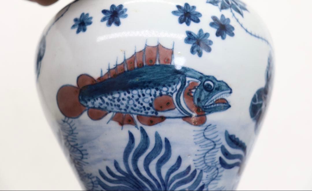 中国　青華釉裏紅　魚紋壺　送料込み251008