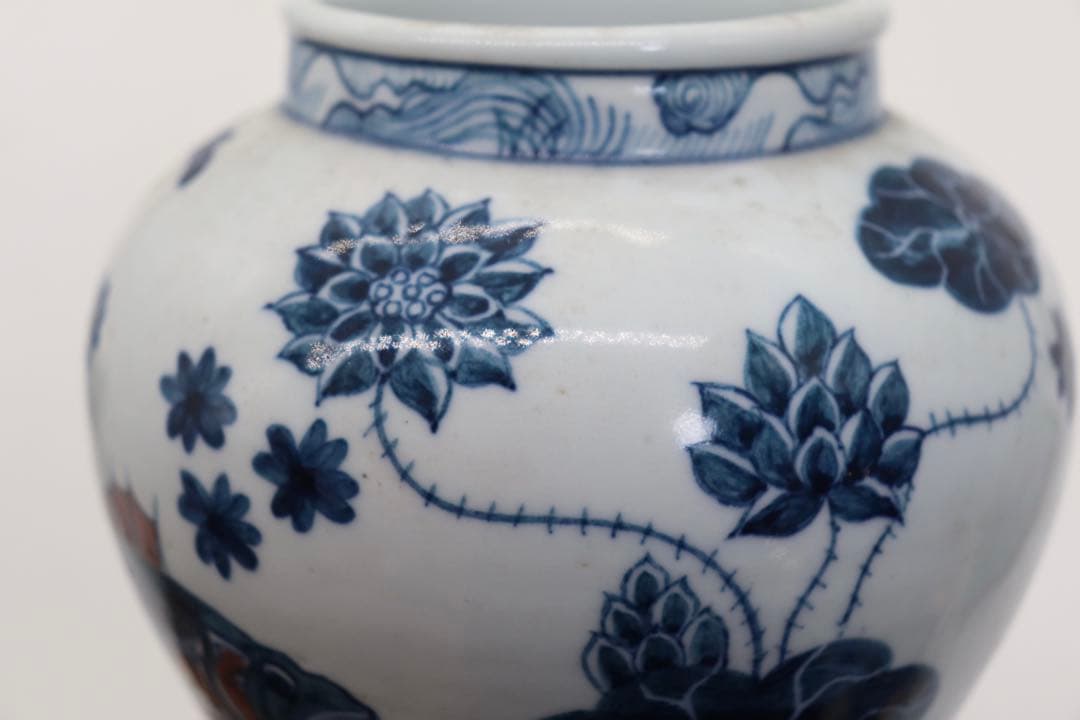 中国　青華釉裏紅　魚紋壺　送料込み251008