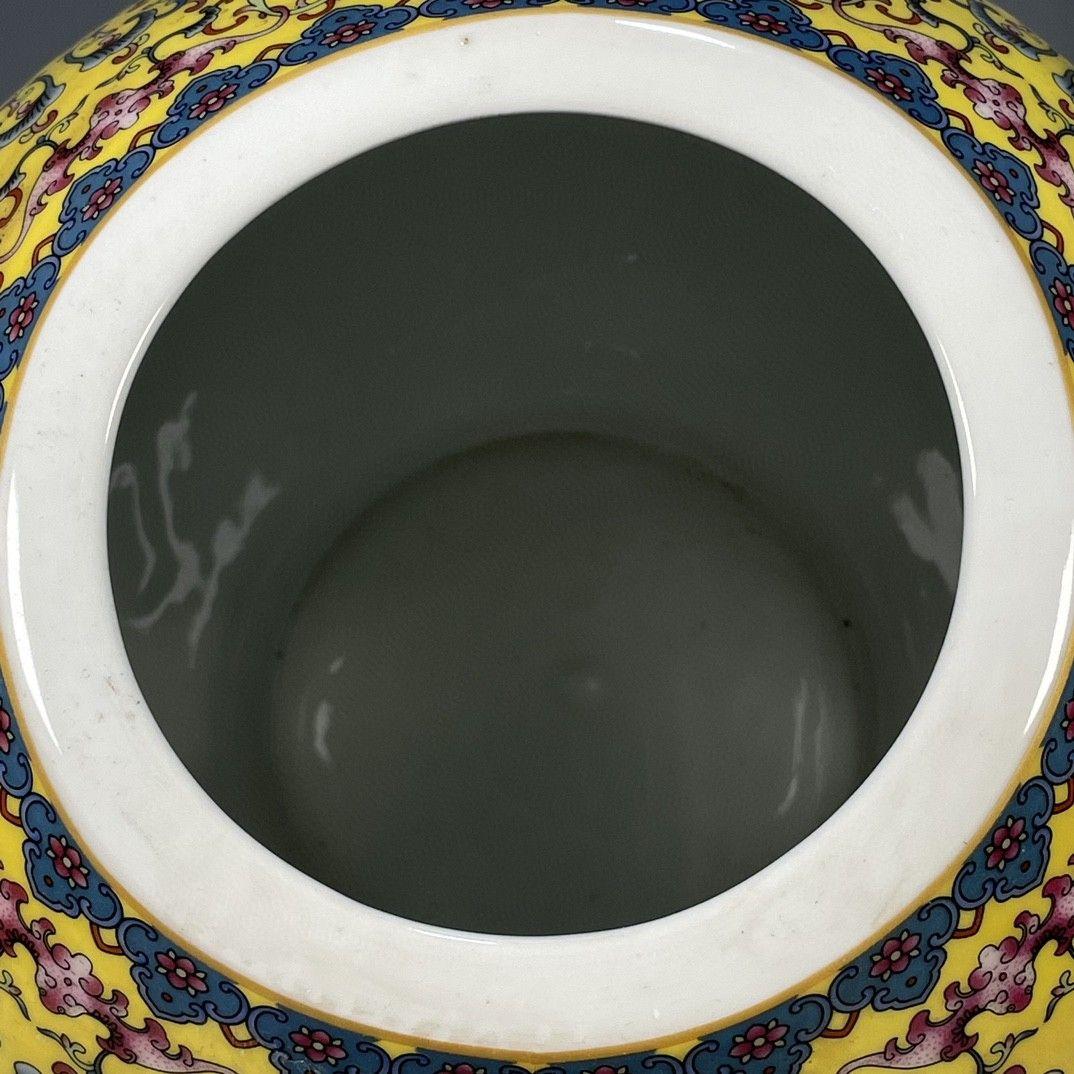 大清乾隆黄地花卉図紋転心瓶  景徳鎮 陶磁器 装飾品 現代工芸品 美術品 置物